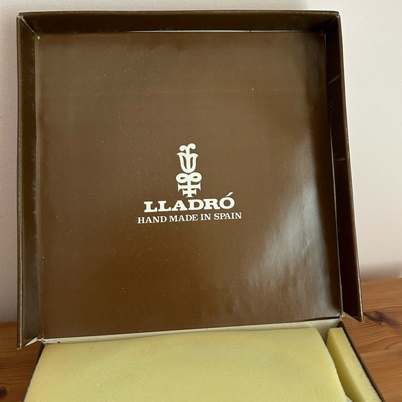 Lladro "Dia De La Madre 1975” Mother's Day Decorative Plate - Picture 4 of 10